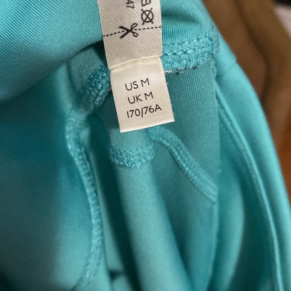 FREE PEOPLE MOVEMENT TEAL YOGA LEGGINGS STRETCH COMPRESSION 3/4 LENGTH SZ MEDIUM - Picture 10 of 11